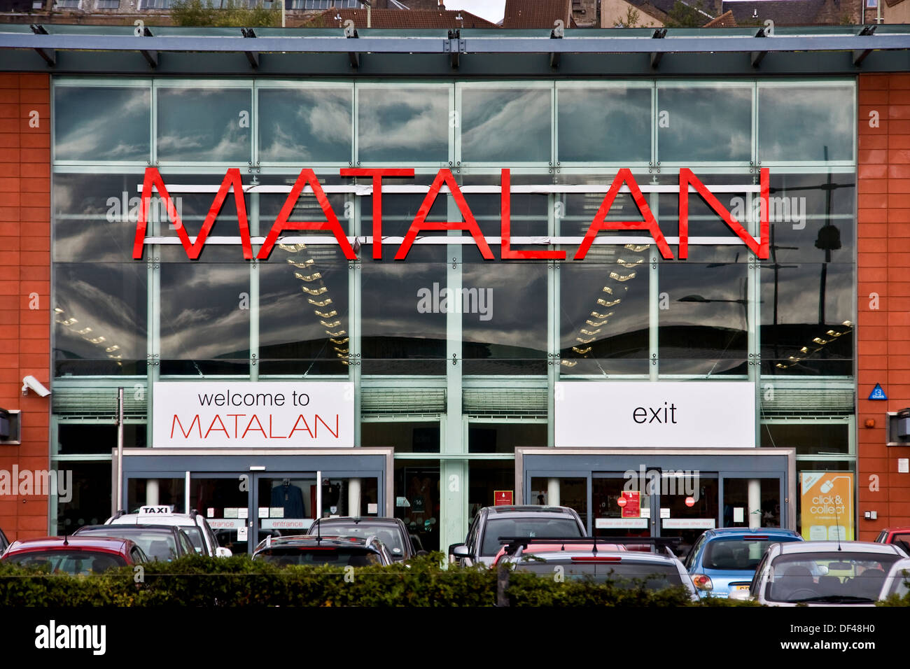 Matalan è una società leader nel settore fashion retail outlet vendita di top brand fashion a prezzi accessibili lungo il Dock Street a Dundee, Regno Unito Foto Stock