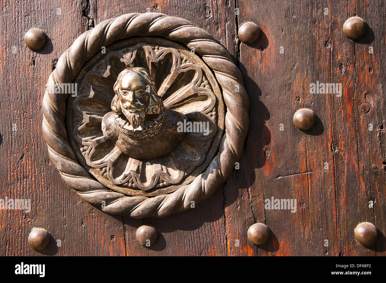 Porta di bronzo mobili in Vincenza vicino a Padova nel Nord Italia Foto Stock