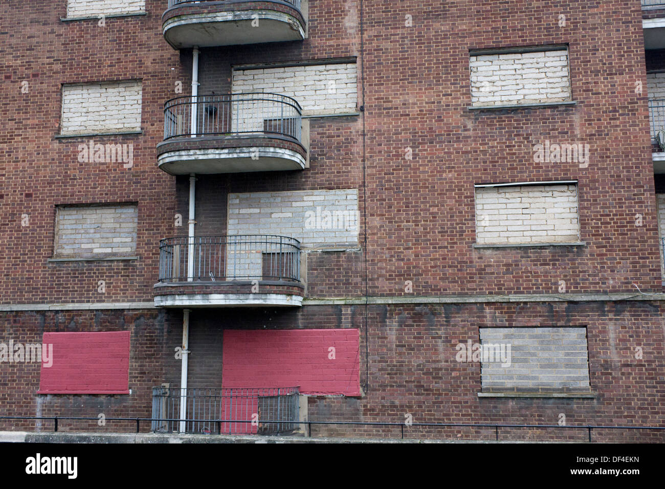 Haggerston Murata ha condannato il blocco di appartamenti in attesa di demolizione Hackney Londra Inghilterra REGNO UNITO Foto Stock