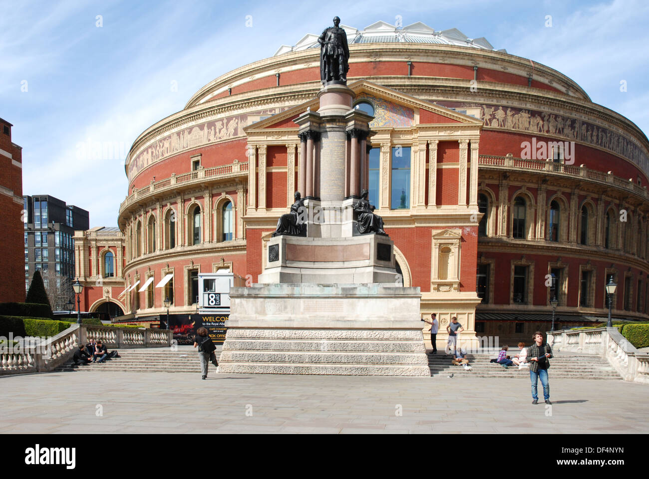 Vista della Royal Albert Hall dal principe consorte Road Foto Stock