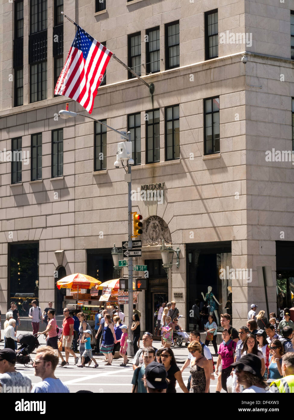 Bergdorf Goodman Department Store sulla Fifth Avenue, New York Foto Stock
