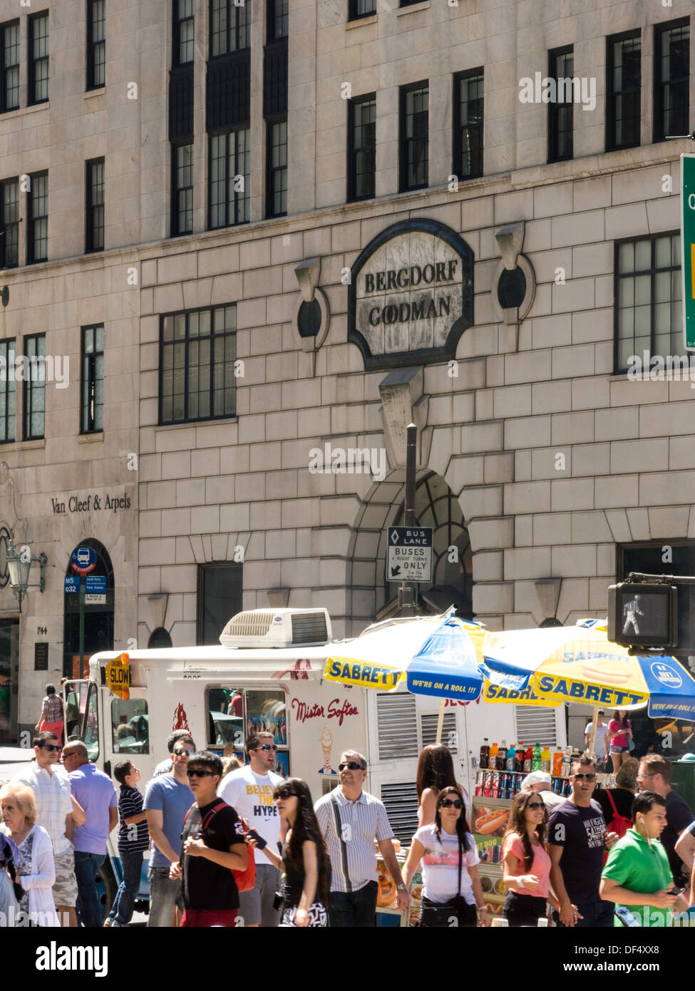 Bergdorf Goodman Department Store sulla Fifth Avenue, New York Foto Stock