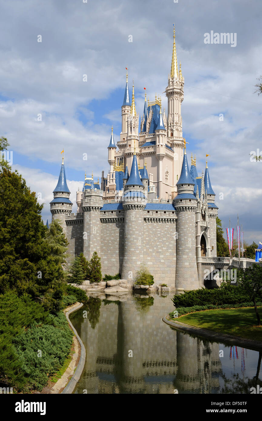 Il Castello di Cenerentola a Walt Disney il Parco a Tema del Regno Magico di Orlando in Florida centrale Foto Stock
