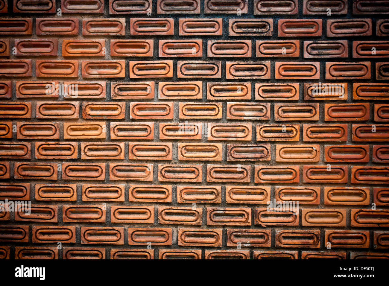 Abbandonato di età antica architettura architetto sfondo sfondi sfondo nero blocchi blocchi in muratura di mattoni cemento marrone Foto Stock