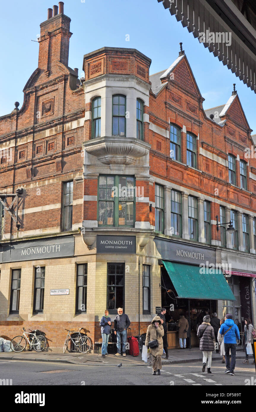 Monmouth Coffee Company, direttamente davanti al mercato di Borough (Londra del rinomato mercato alimentare). Foto Stock