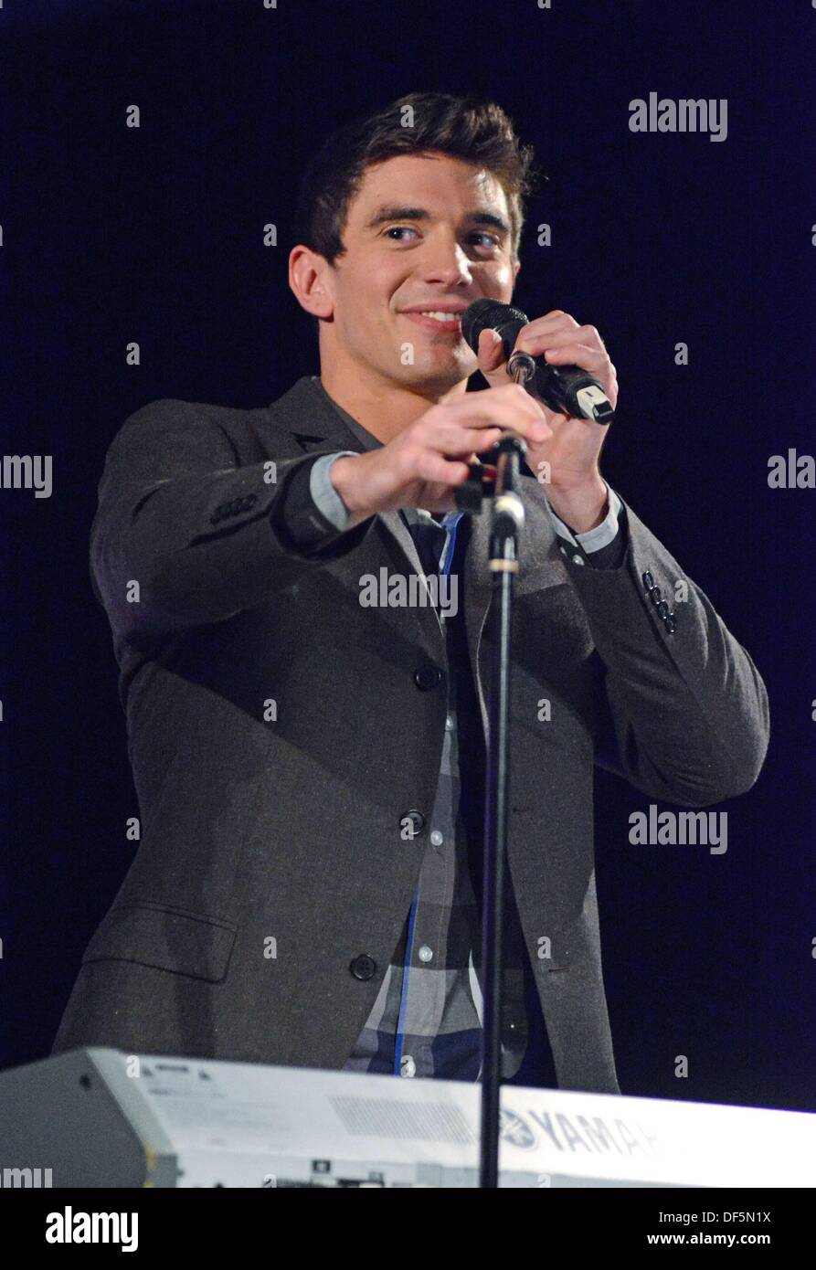 New York, NY. Il 27 settembre, 2013. Steve Grand di presenze per Gay Country Music Star Steve Grand a XL, XL nightclub di New York, NY Settembre 27, 2013. © Derek Storm/Everett raccolta/Alamy Live News Foto Stock