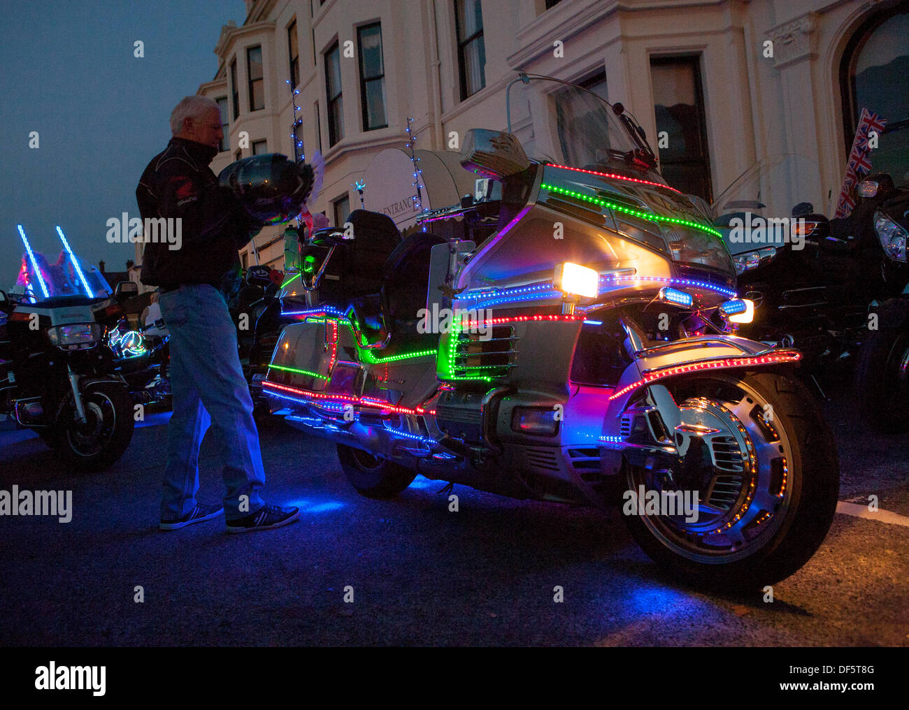 Luci decorative a LED per motociclette su motociclette Honda uniche o personalizzate a Southport, Merseyside, Regno Unito. Settembre 2013. La processione Lit Motorbike 3D Illusion è iniziata presso il Royal Clifton Hotel sull'Esplanade con trikes adornati e moto personalizzate e trikes con luci. Foto Stock