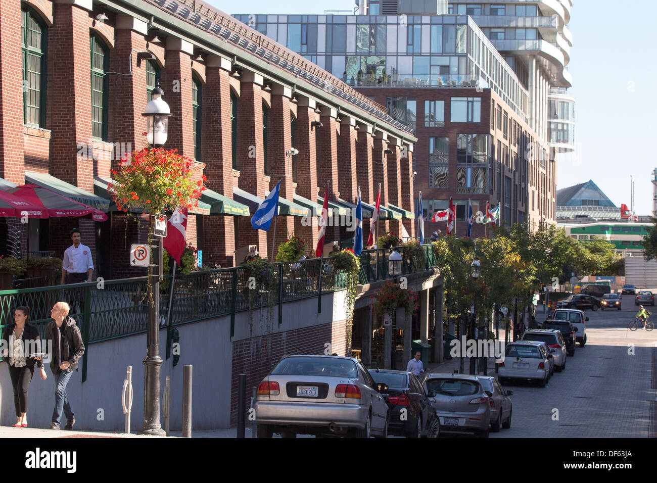 Sul lato ovest della st Lawrence Market a Toronto visto da un angolo della parte anteriore e le strade del mercato Foto Stock