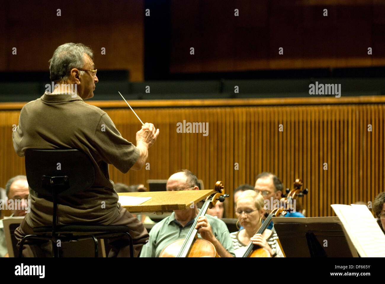 La prova della Israeli Philharmonic Orchestra con la direzione di Zubin Mehta conductor al Mann Auditorium di Tel Aviv, Israele Foto Stock