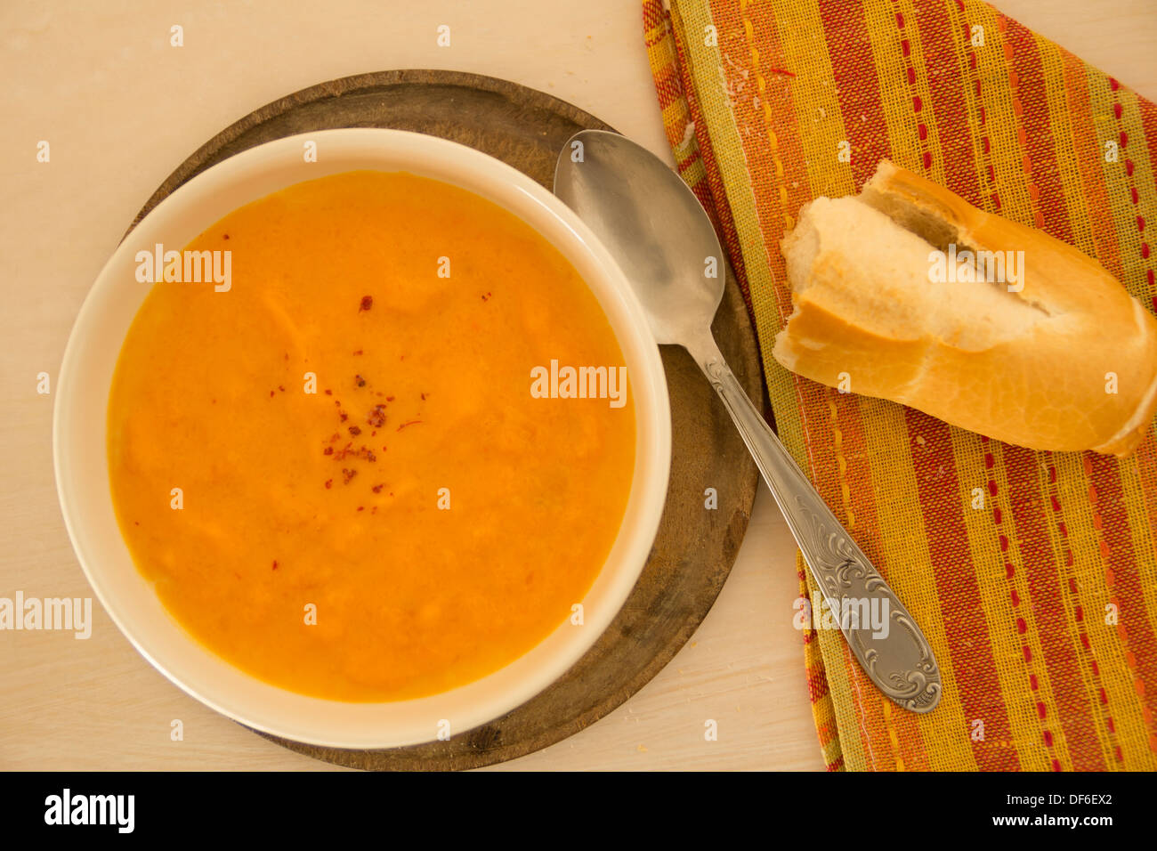 Crema di zucca con pane Foto Stock
