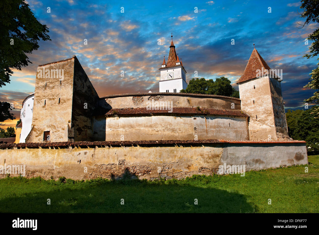 La medievale chiesa fortificata di Harman, Brasov, Transilvania. UNESCO - Sito Patrimonio dell'umanità. Foto Stock