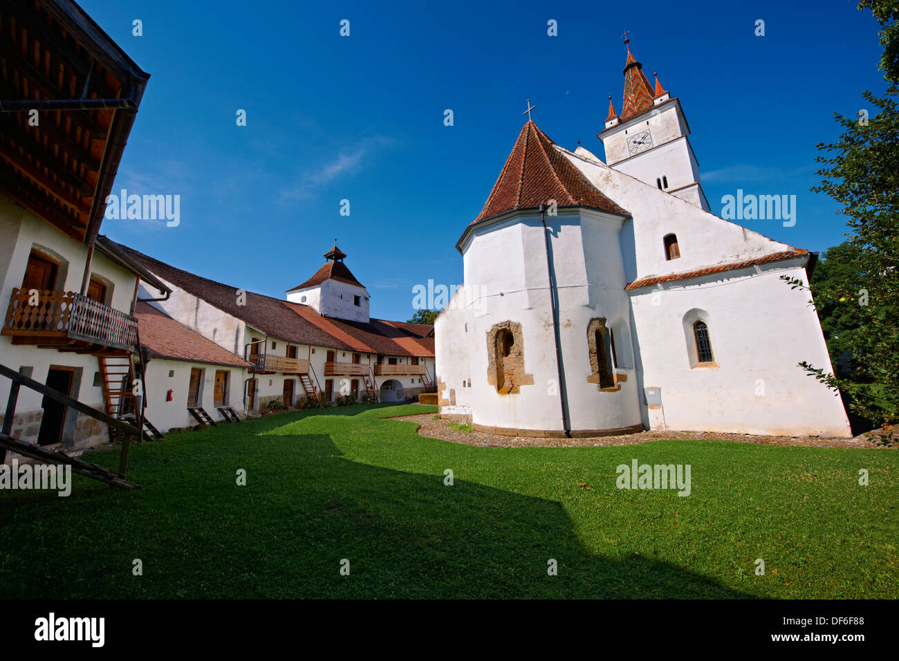 La medievale chiesa fortificata di Harman, Brasov, Transilvania. UNESCO - Sito Patrimonio dell'umanità. Foto Stock