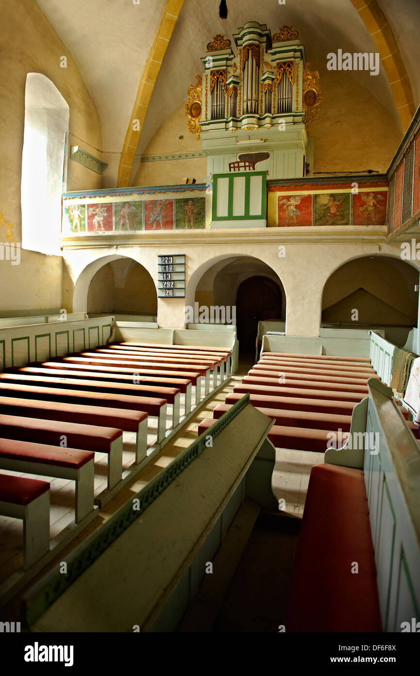 L'interno gotico del XIV secolo sassone Axnte Sever chiesa fortificata, Transilvania. Foto Stock