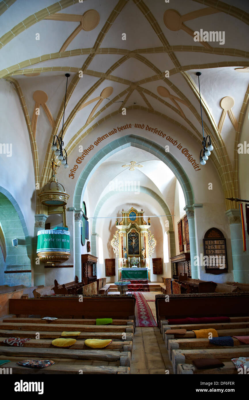 Interno della medievale chiesa fortificata di Harman Harman, Brasov, Transilvania. UNESCO - Sito Patrimonio dell'umanità. Foto Stock