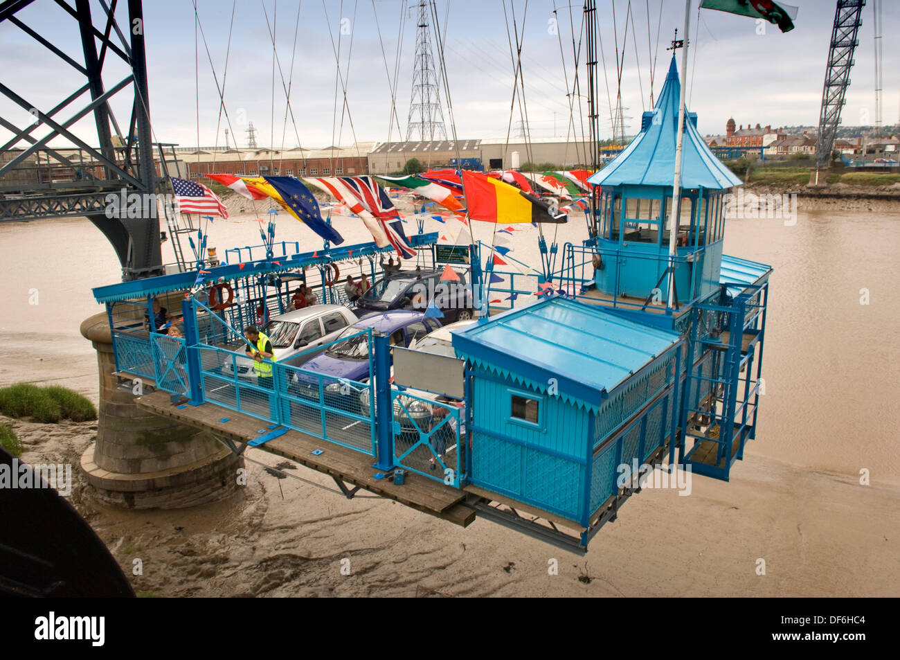 Newport Transporter Bridge in Newport,South Wales,UK,uno dei rimanenti due ponti veicoli di questo tipo nel Regno Unito attraverso la Usk. Foto Stock