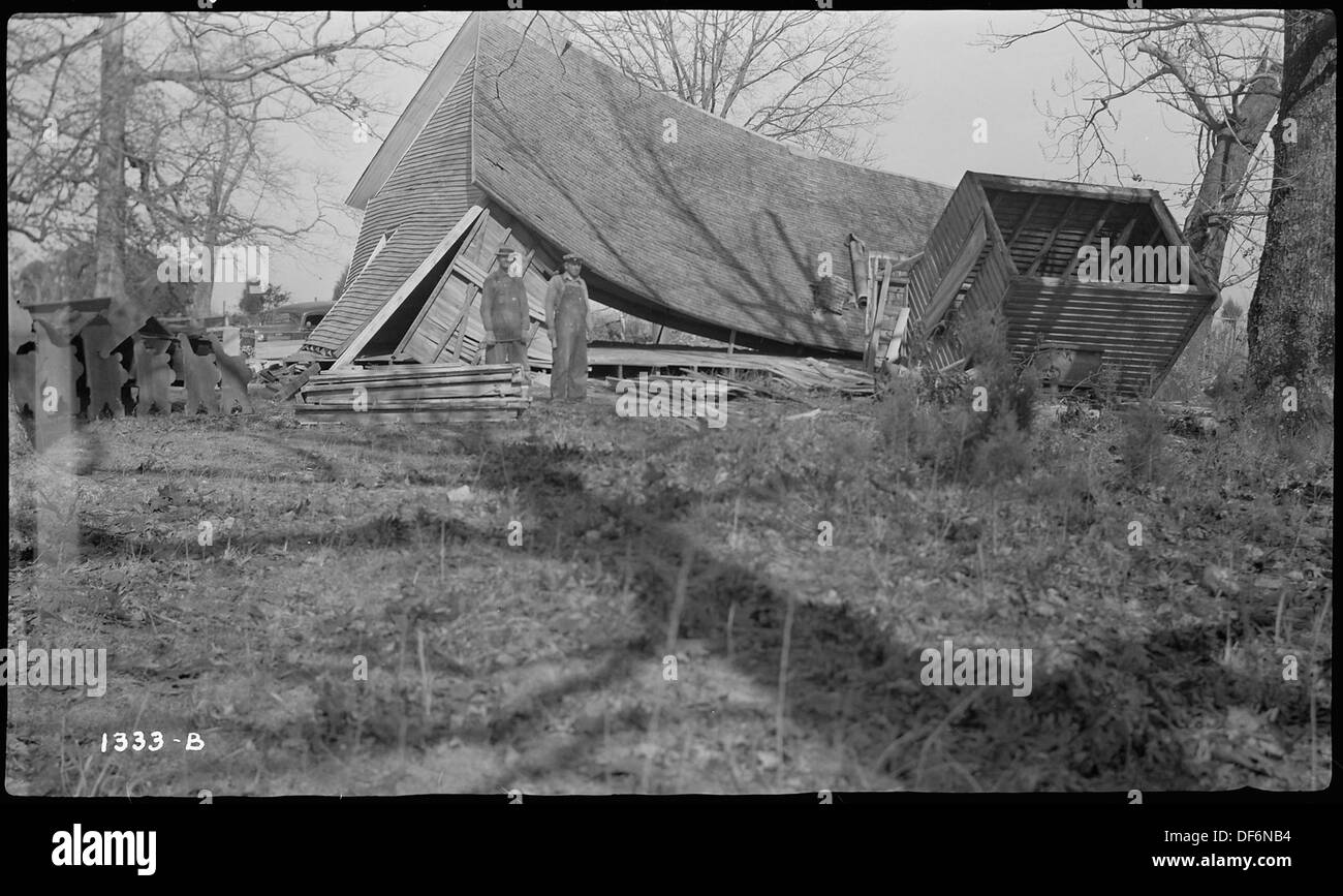 Una foto che mostra i danni causati dal vento alla nuova chiesa di Sion, che indica gli effetti di una grave tempesta sull'edificio. Foto Stock