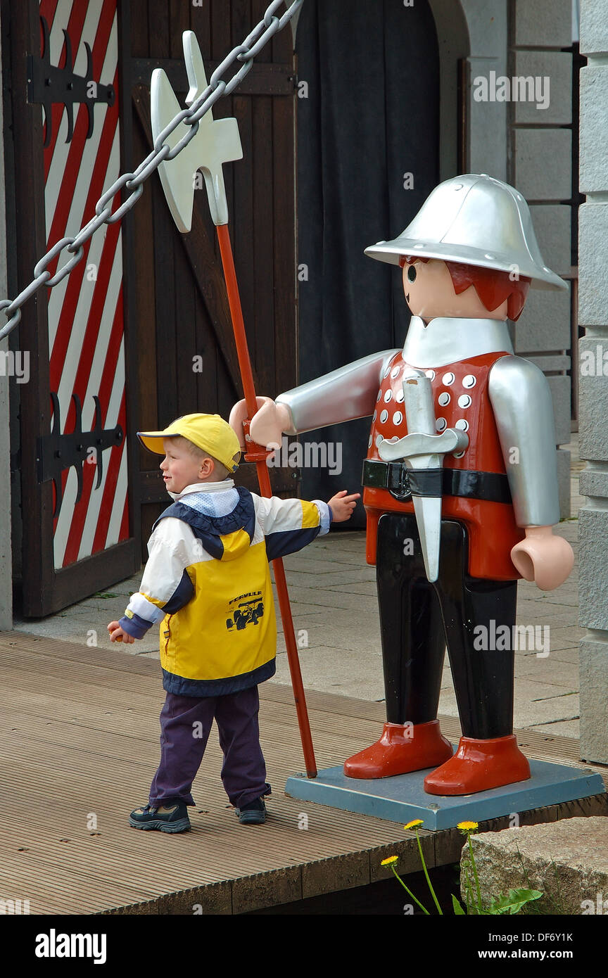 Bambino gode presso il Playmobil Amusement Park, Foto Stock