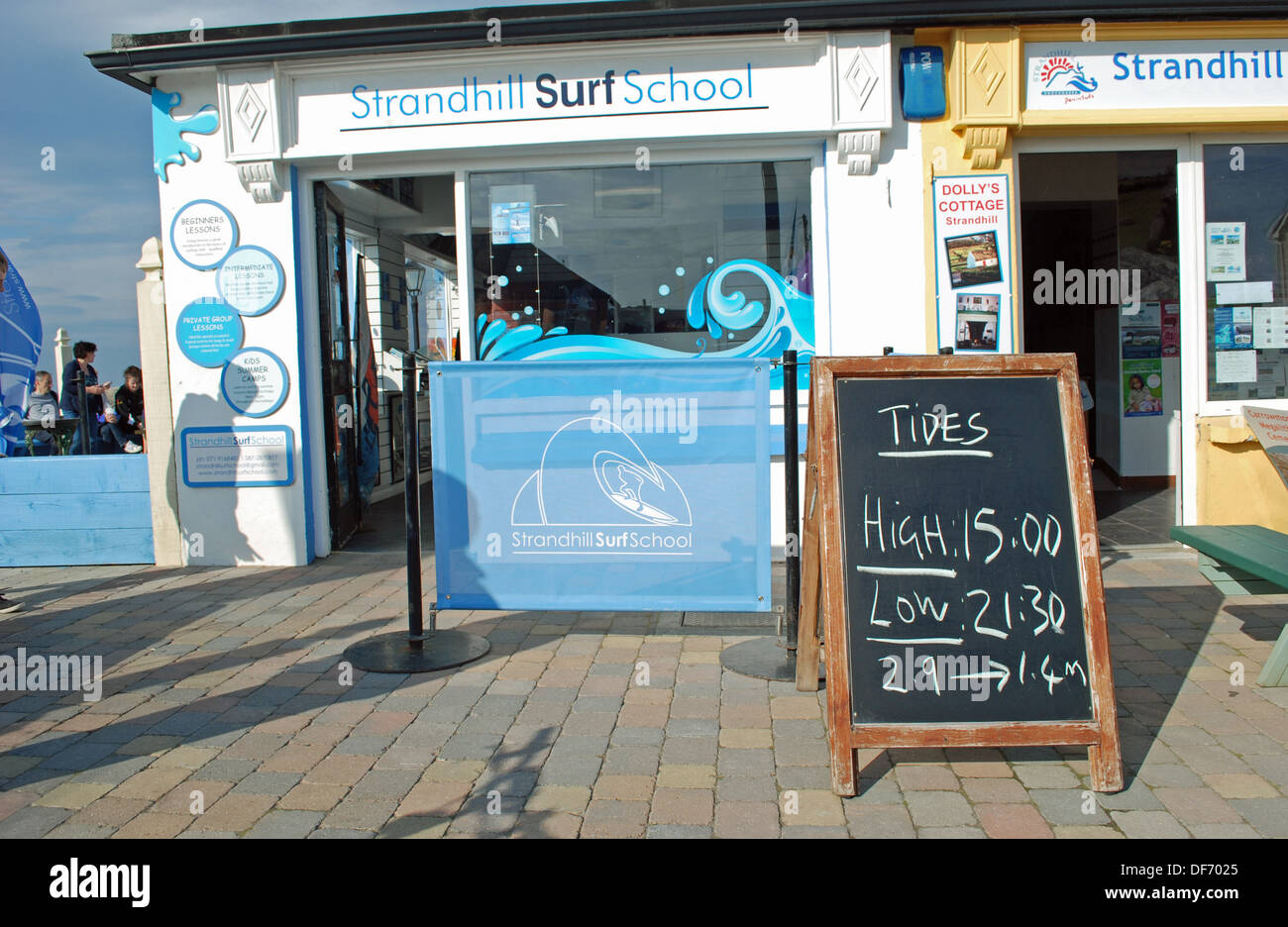 Scuola di surf e shop in Sligo. Foto Stock