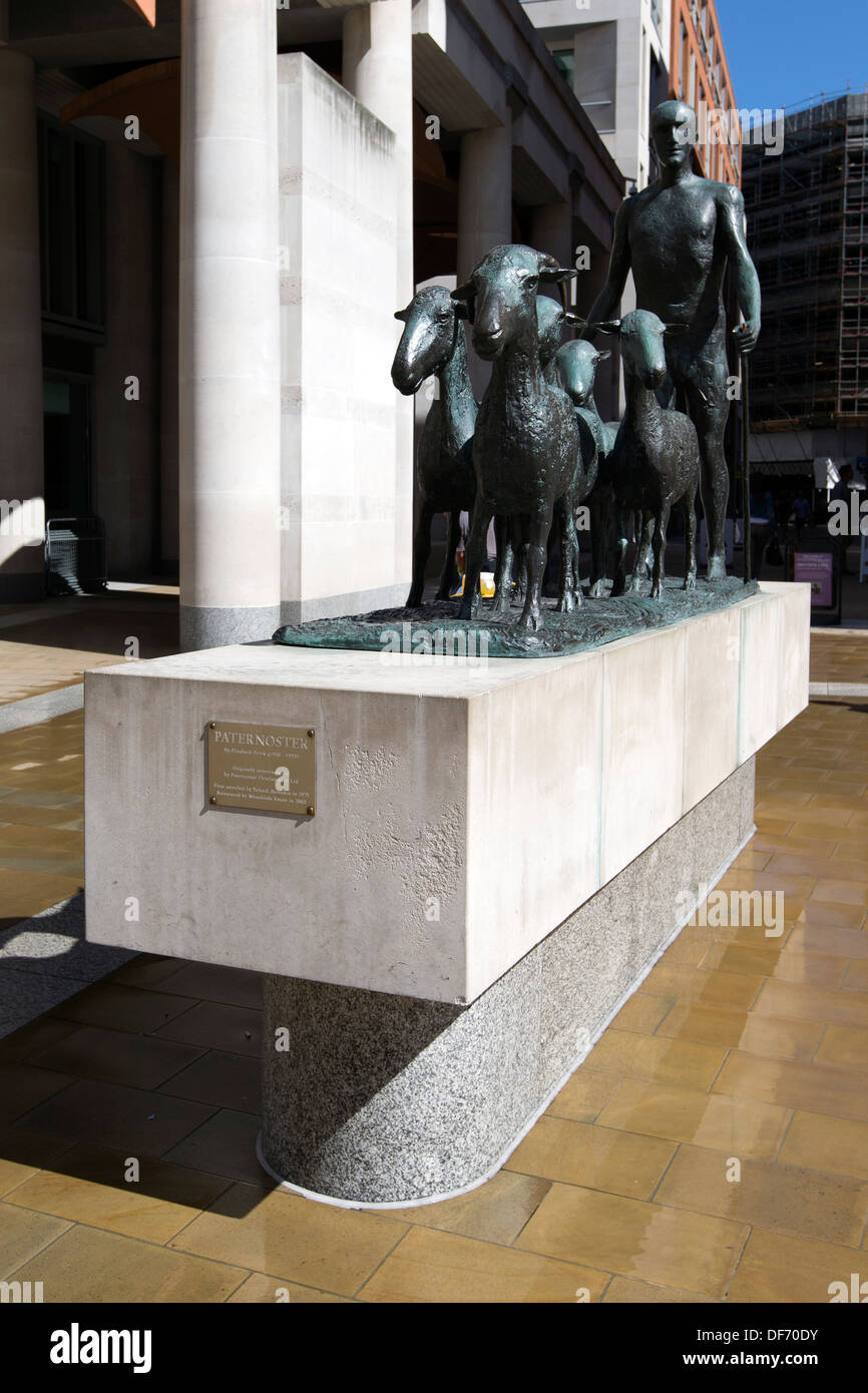 Il pastore e le pecore dalle dame Elisabeth Frink, Paternoster Square, Londra, Inghilterra, Regno Unito. Foto Stock