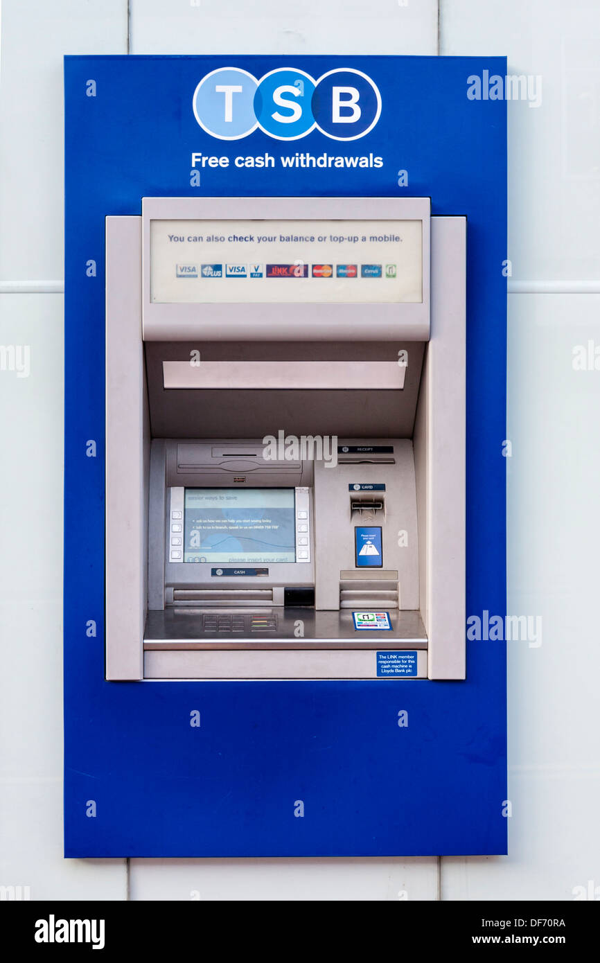 Automated Teller Machine su UK High Street, rinominato con nuovo TSB Bank logo. Foto Stock