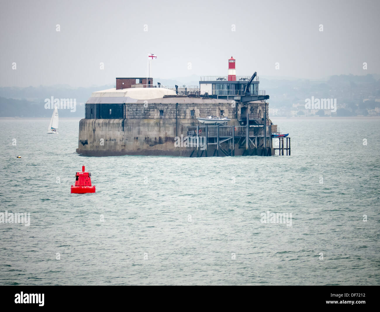 Spitbank fort, una vecchia fortezza difensiva nel Solent, Inghilterra. Costruito per dissuadere e respingere gli invasori ora è un hotel di lusso. Foto Stock