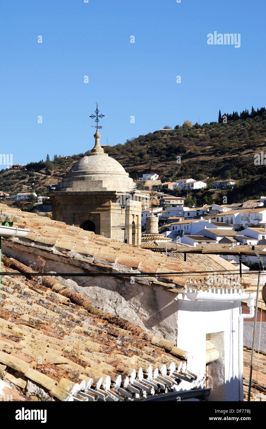La chiesa di san antonio e parte della città, montefrio, provincia di Granada, Andalusia, Spagna, Europa occidentale. Foto Stock