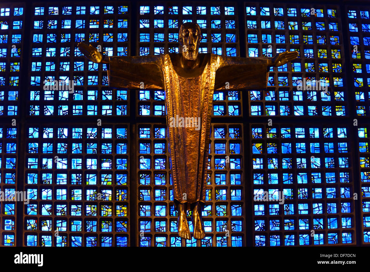 Crocifisso di Karl Hemmeter in la Kaiser Wilhelm Memorial Church, Berlin, Berlin, Germania Foto Stock