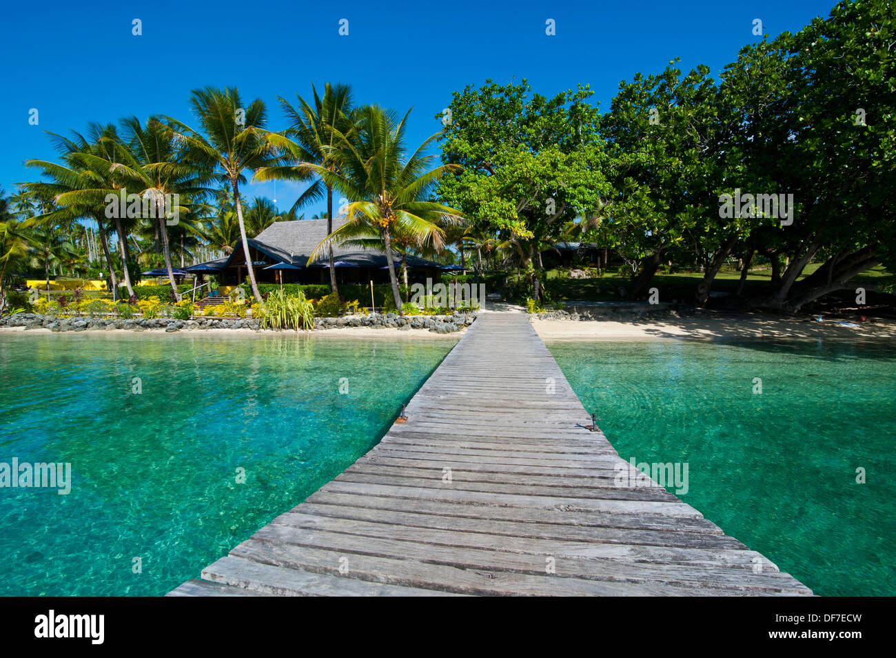 Il molo di legno in un resort, Aore Island, Sanma Provincia, Vanuatu Foto Stock