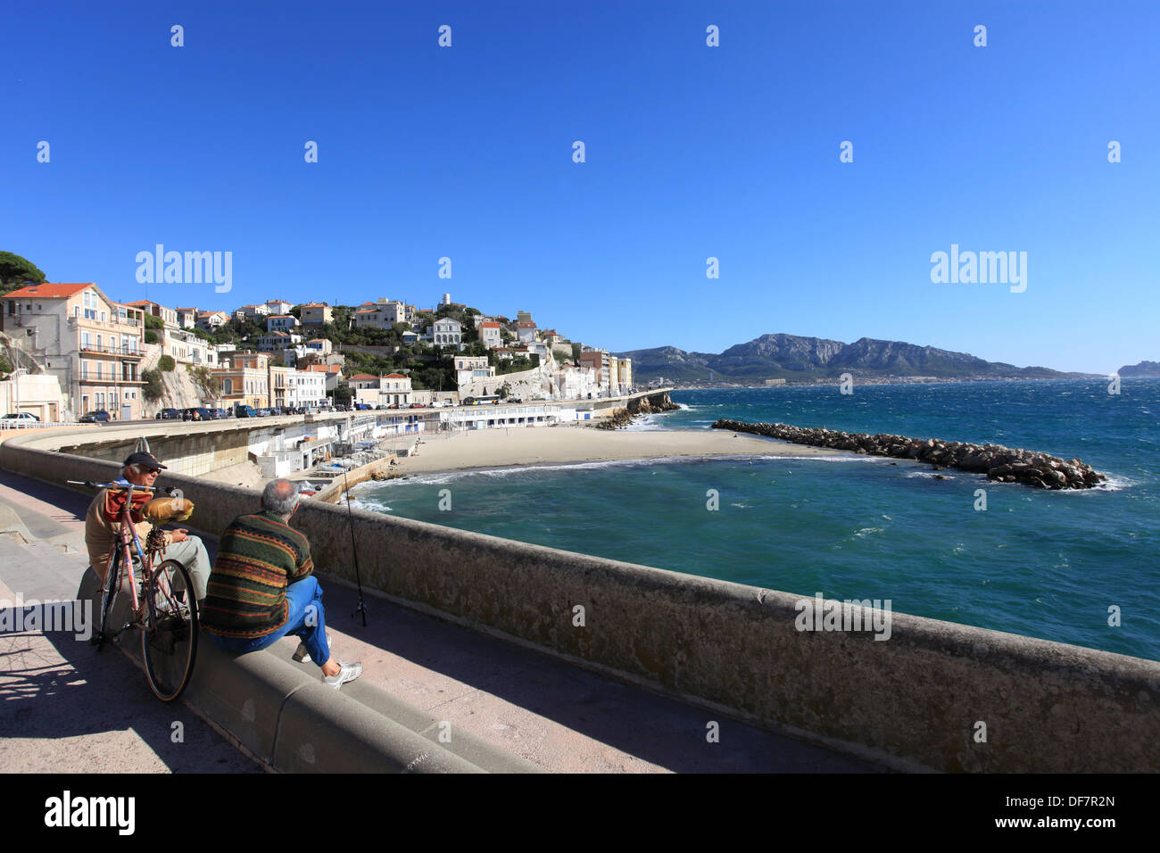 Il Corniche Kennedy promenade di Marsiglia lungo il mare Foto Stock
