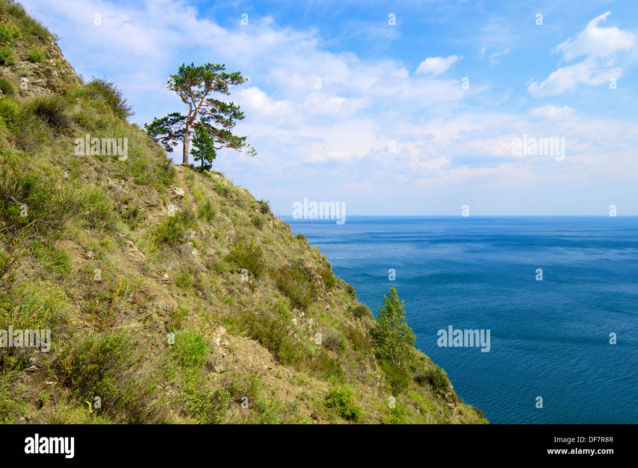 Riva del lago Baikal vicino alla città di listvyanka, Siberia, Russia Foto Stock