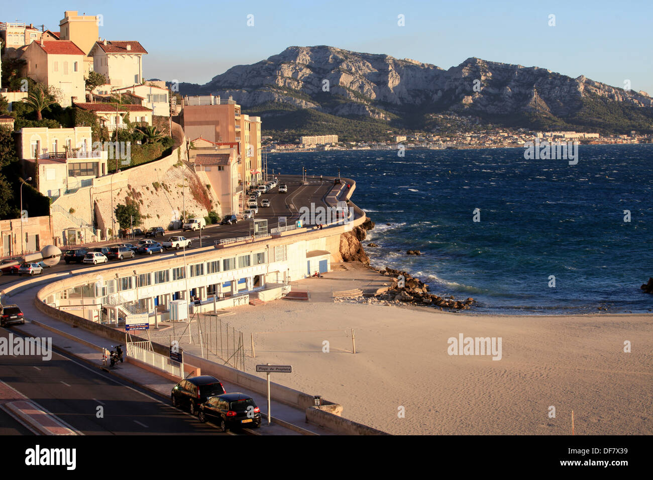 Il Corniche Kennedy lungomare di Marsiglia e la spiaggia di 'Prophète' Foto Stock
