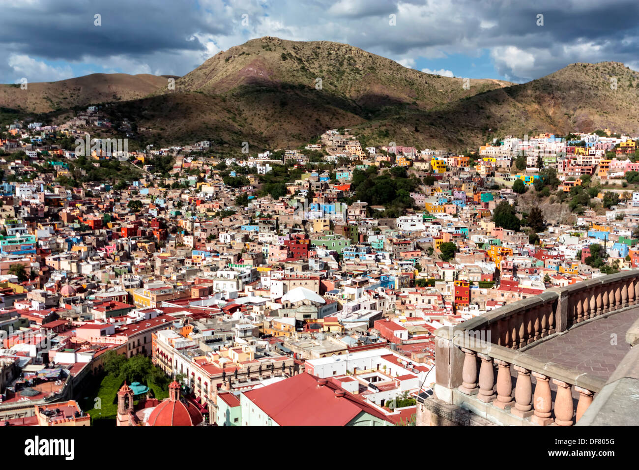 Città aerea vista del XVI secolo il quartiere storico di Guanajuato, Messico. Foto Stock