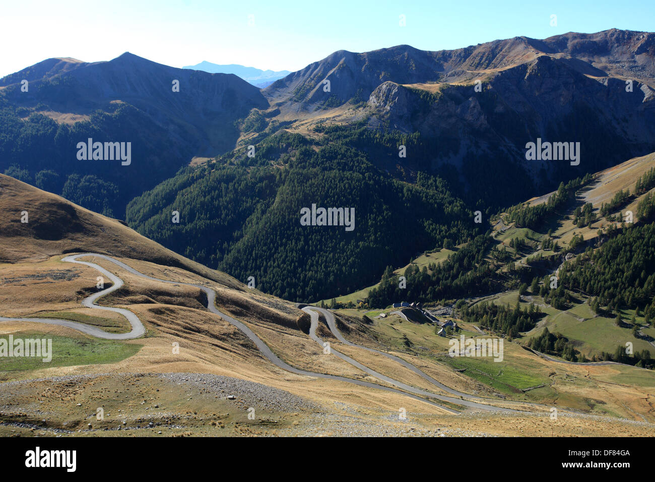 Il paesaggio intorno al Col de la Bonette (2802m), il più alto in Europa road nel parco nazionale del Mercantour. Foto Stock