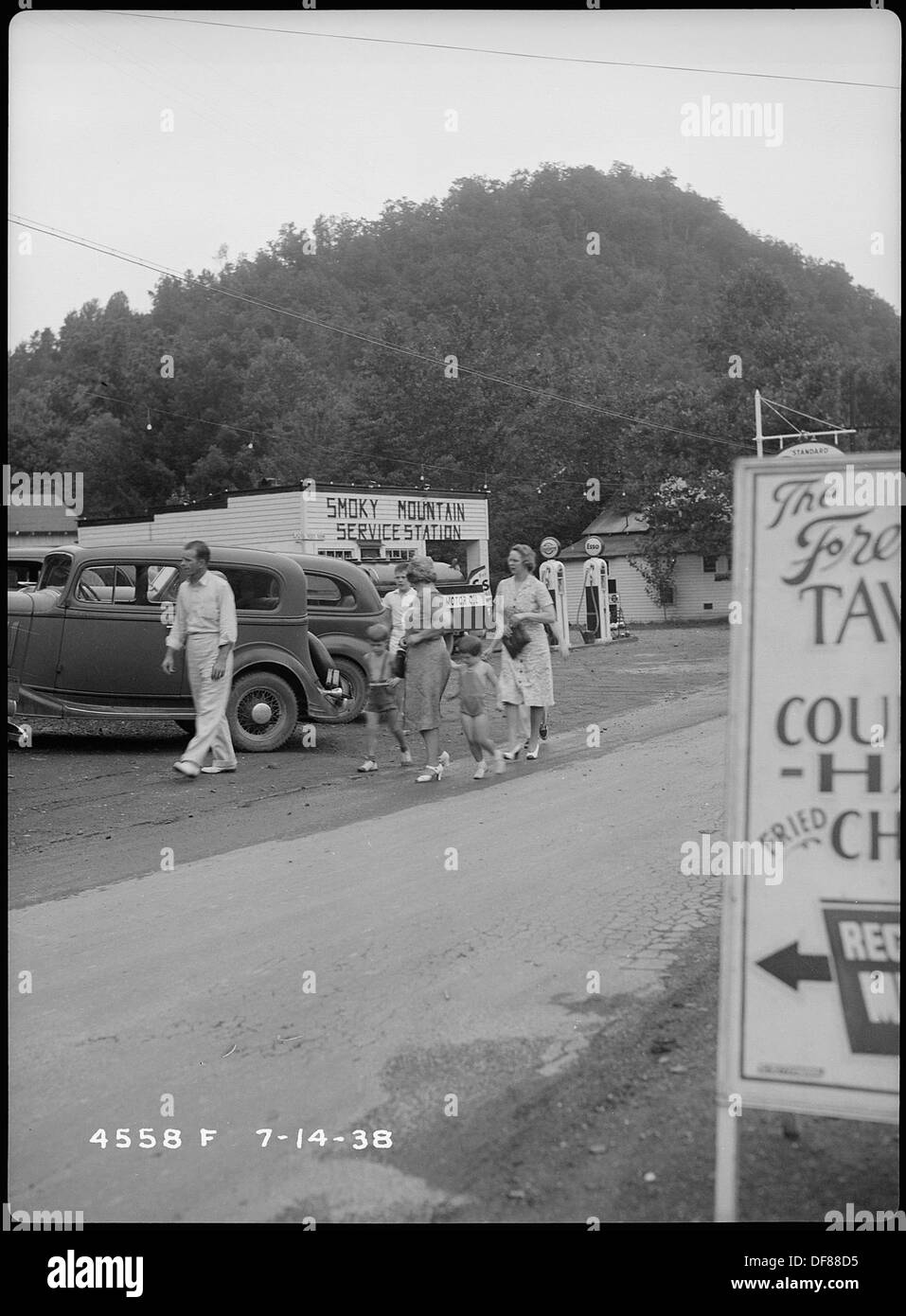 Una stazione di servizio situata sull'autostrada Tennessee 71, che fornisce carburante e altri servizi agli automobilisti che viaggiano lungo questa strada di trasporto chiave nel Tennessee. Foto Stock
