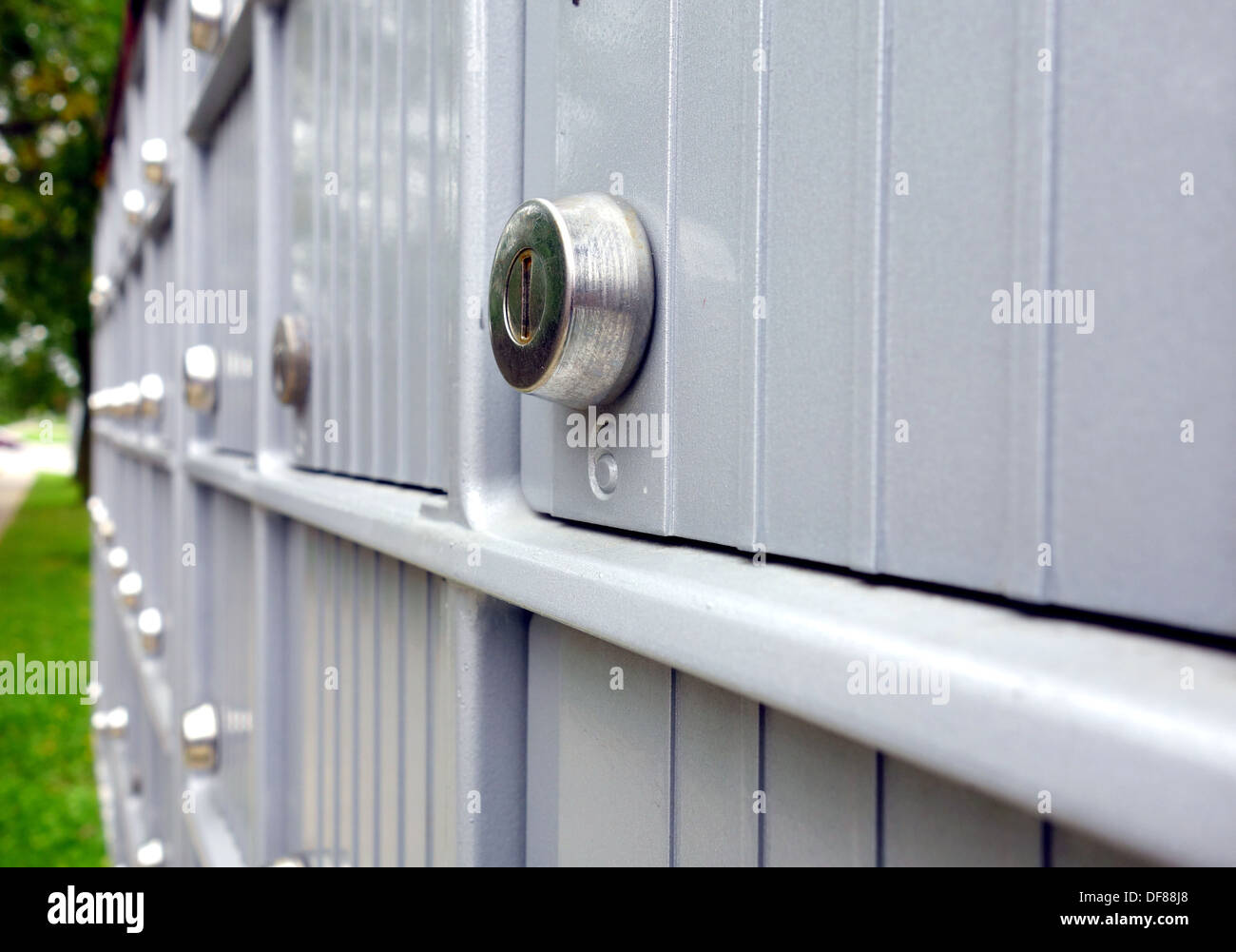 Cassette postali di metallo in una strada suburbana fuori Toronto, Canada Foto Stock