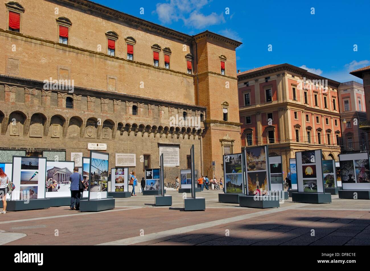 Bologna Sala Borsa Library Piazza Immagini e Fotos Stock - Alamy