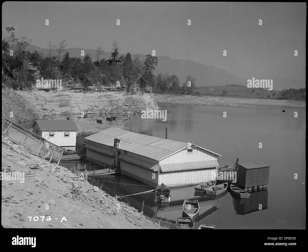 Spangler Lane Dock è una posizione notevole, che funge da molo in una particolare regione, probabilmente utilizzato per il trasporto sull'acqua o per attività ricreative. Foto Stock