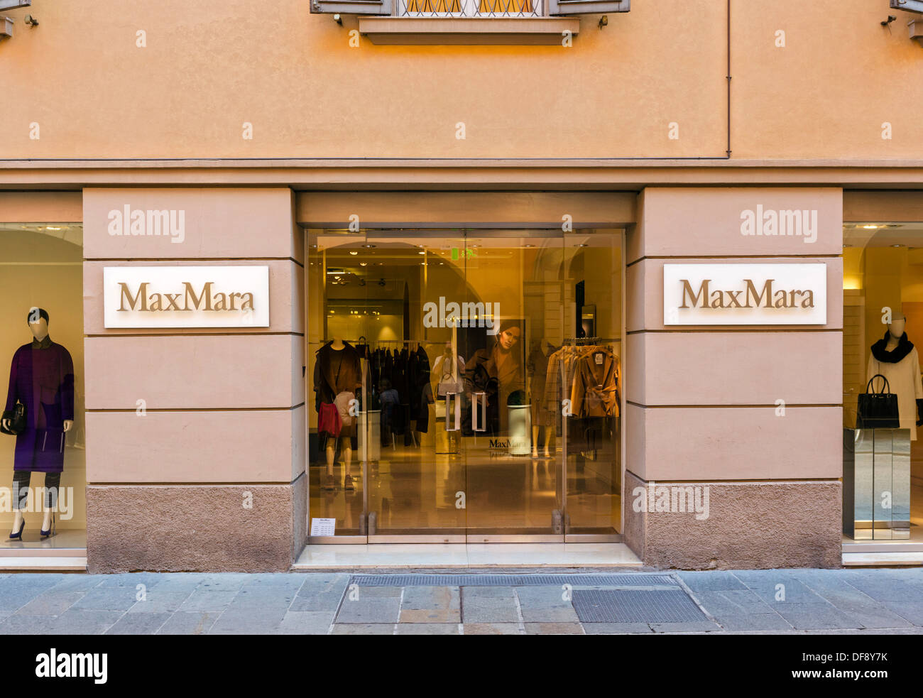 Max Mara store sulla Via Emilia San Pietro, Reggio Emilia (Reggio Emilia), Emilia Romagna, Italia Foto Stock