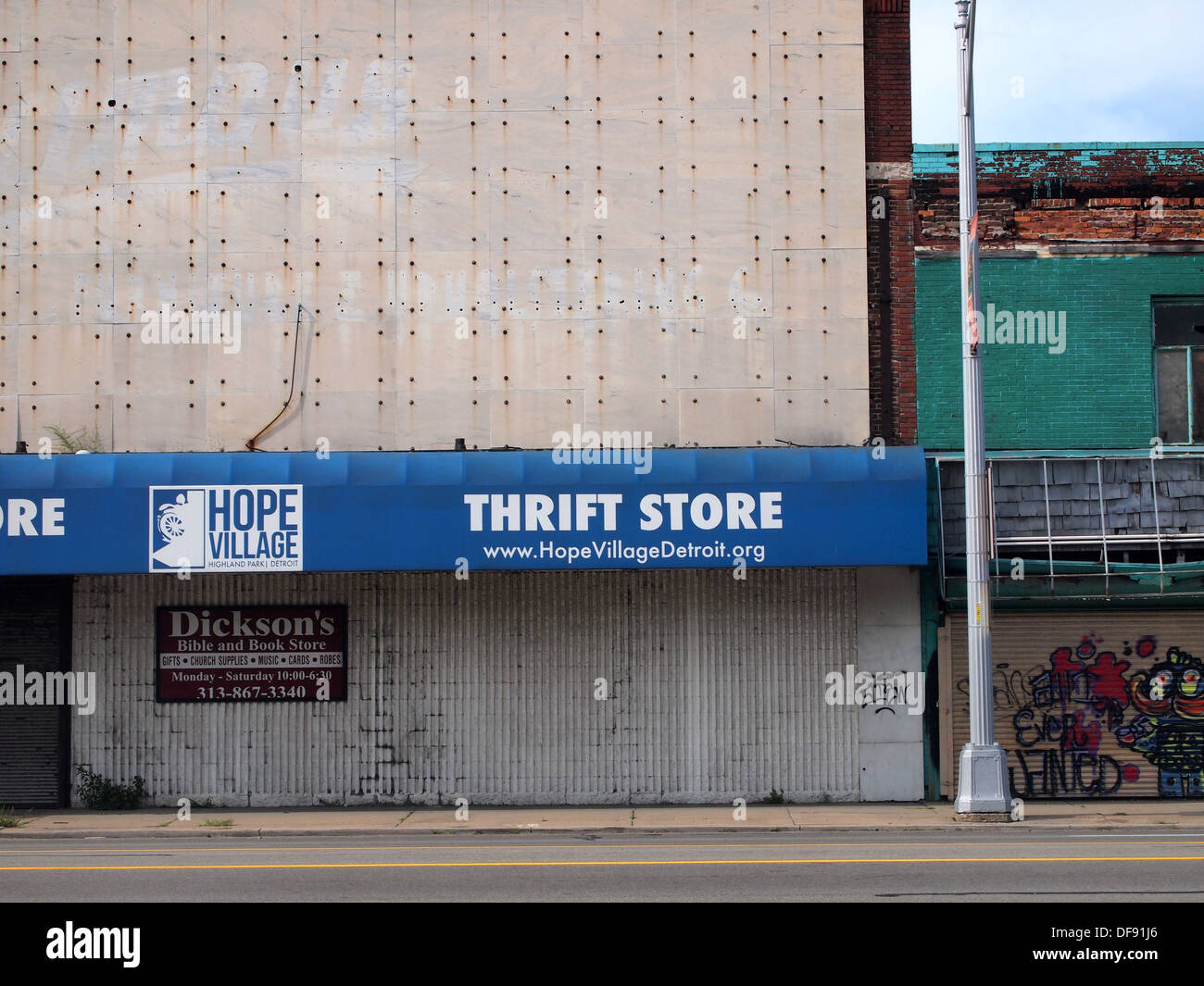 Imbarcati su negozi e botteghe lungo Woodward Avenue, Detroit, Michigan, Stati Uniti d'America Foto Stock