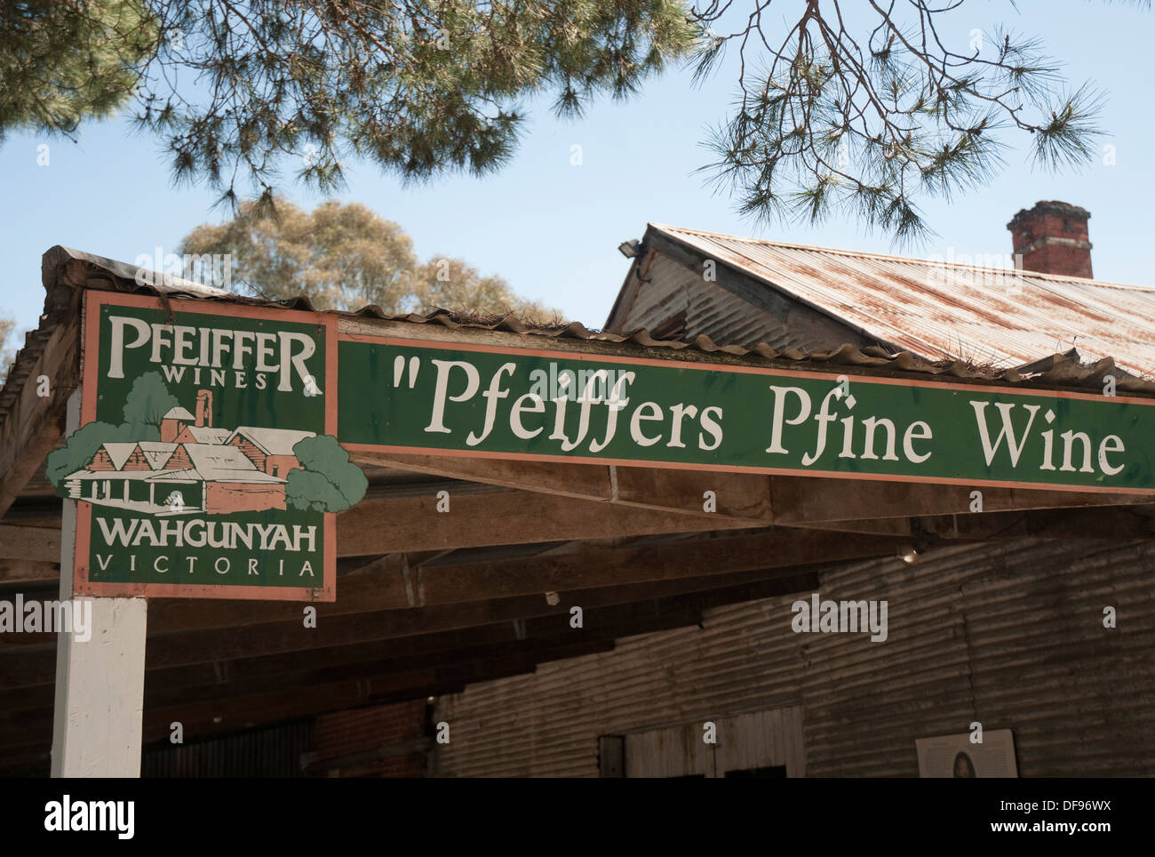 Australian road trip: Pfeiffer cantina vini cantina porta a Wahgunyah in Victoria's Laurino regione del vino Foto Stock
