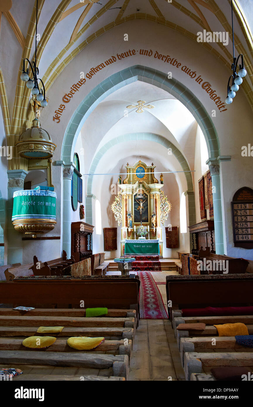 Interno della medievale chiesa fortificata di Harman Harman, Brasov, Transilvania. UNESCO - Sito Patrimonio dell'umanità. Foto Stock