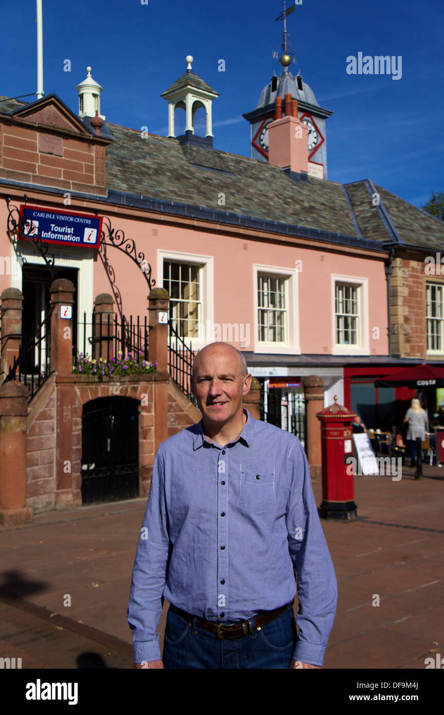 John Stevenson MP Membro del Parlamento per Carlisle al di fuori "l'Old Town Hall' in Carlisle Cumbria Inghilterra Regno Unito Foto Stock