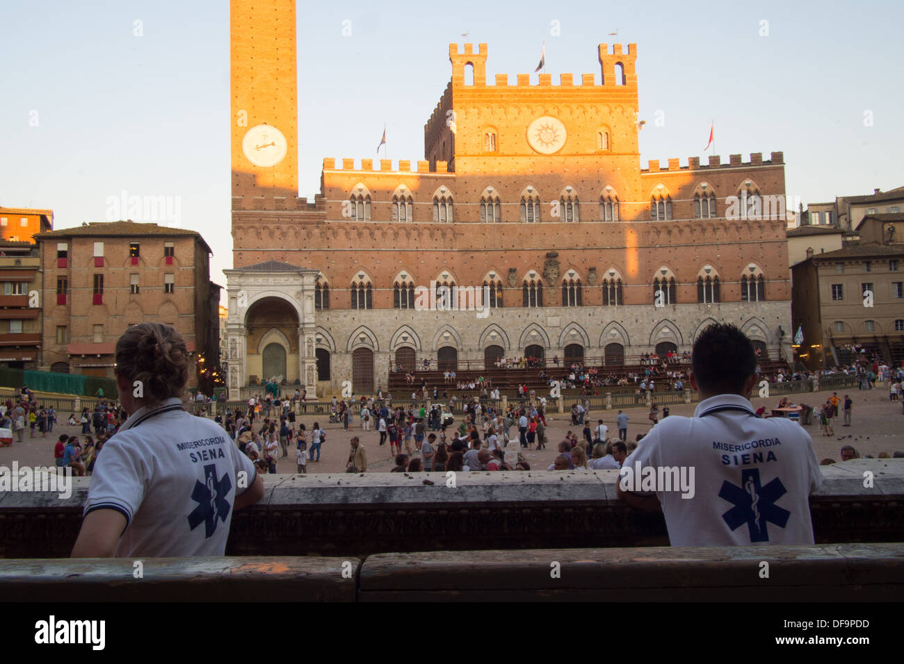 Torre del Mangia e il Municipio (Palazzo Pubblico), il Campo a Siena, Toscana, Italia Foto Stock