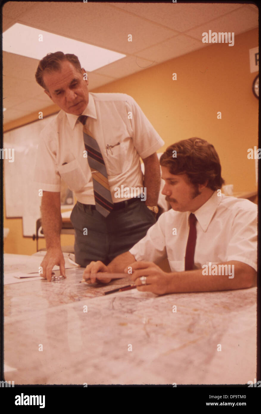 Il Los Angeles Reactive Pollutant Program (LARPP) è uno studio di ricerca multi-agenzia focalizzato sulla lotta contro l'inquinamento atmosferico. Mira a comprendere e mitigare gli inquinanti nell'aria della regione per migliorare la salute pubblica e la qualità ambientale. Foto Stock