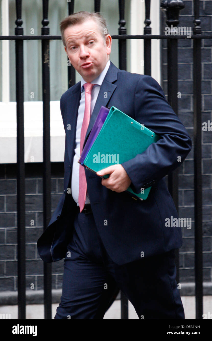 Michael Gove assiste il settimanale riunione del gabinetto a No:10 Downing Street a Londra, in Gran Bretagna, 21 maggio 2013. Foto Stock