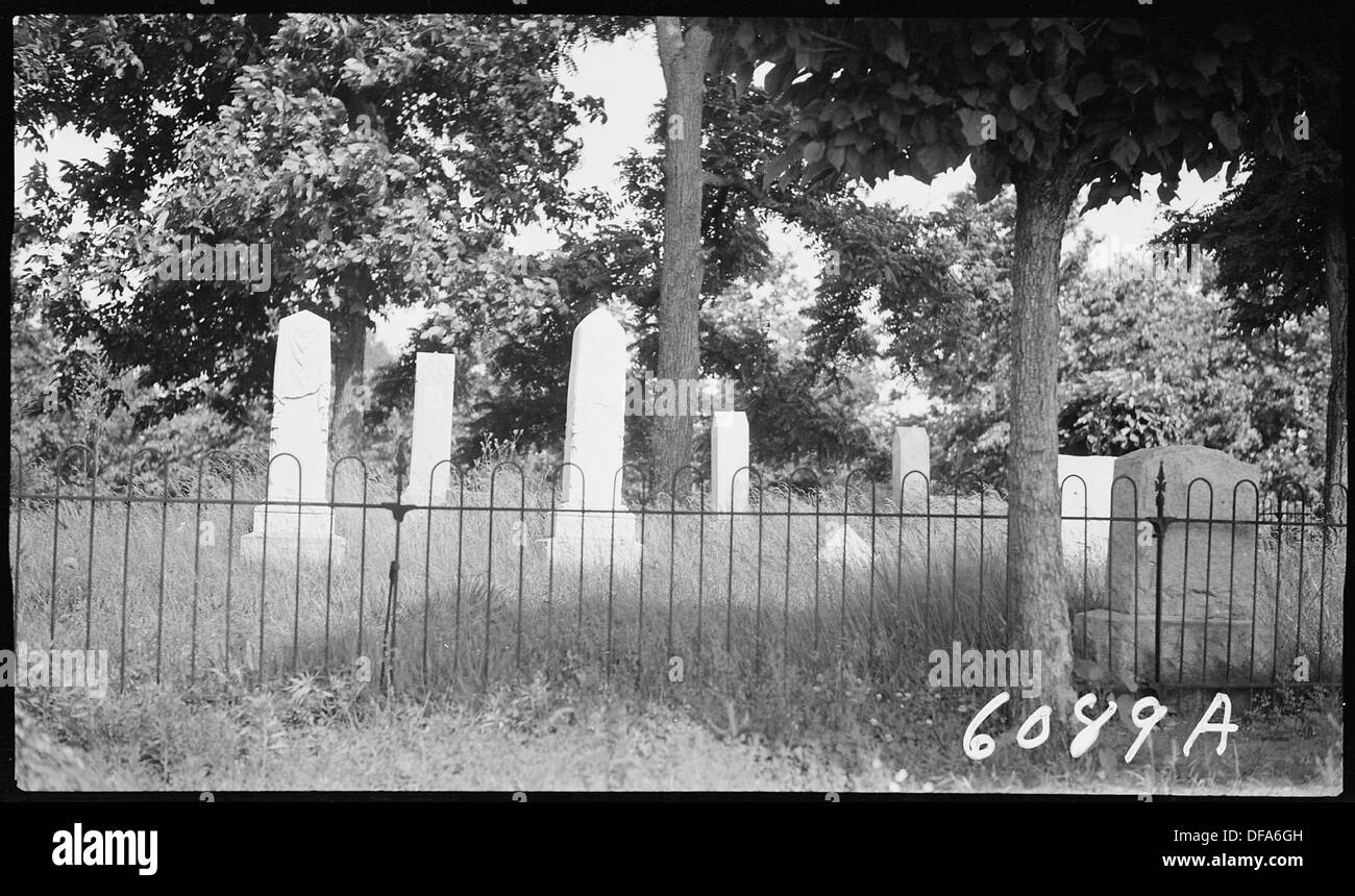 Il cimitero di Vogle è un cimitero storico, noto per il suo significato e la sua connessione con la storia locale, anche se i dettagli del sito rimangono in gran parte non documentati. Foto Stock