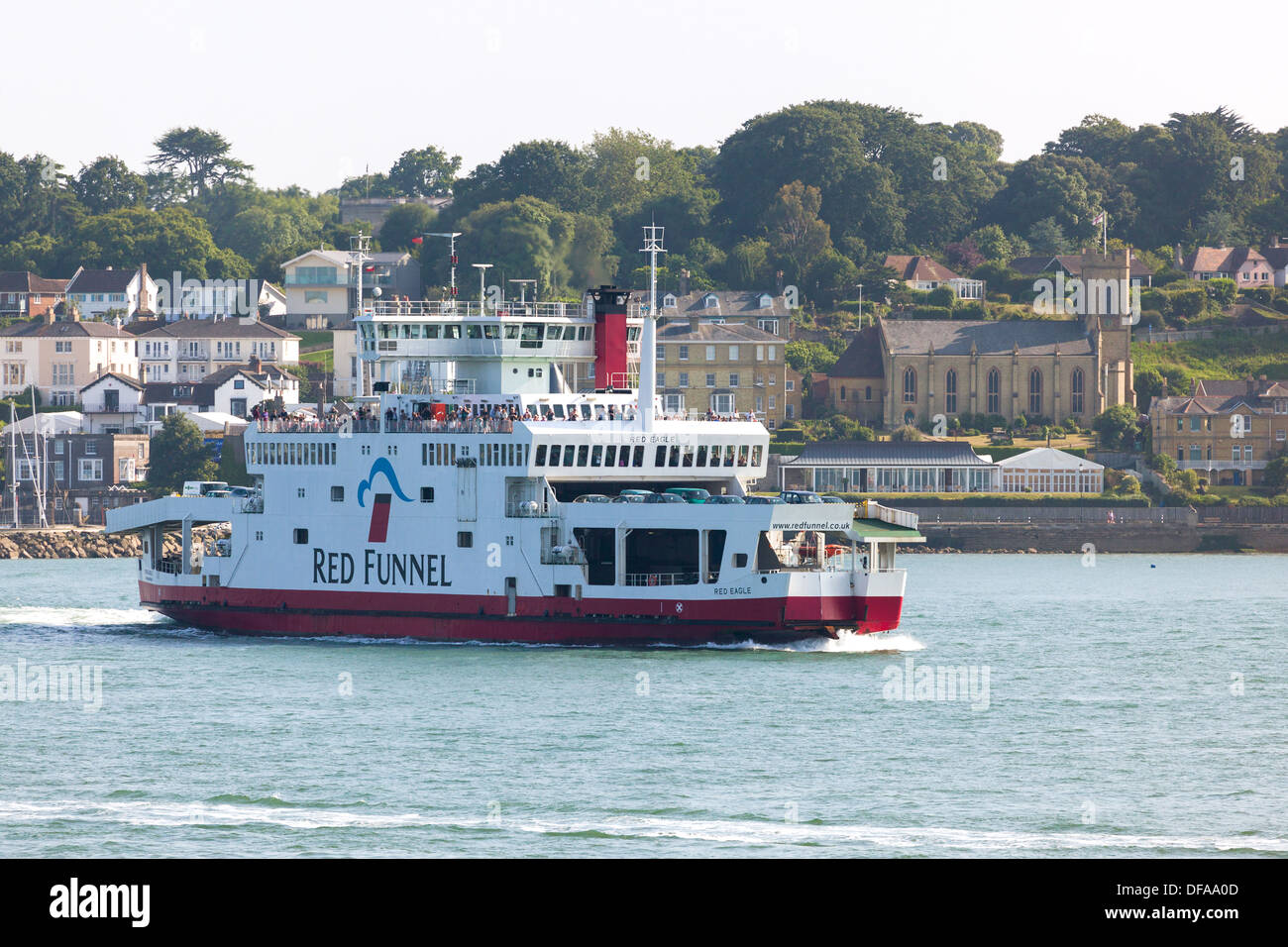 Red Funnel uscire Cowes Isle of Wight legata a Southampton. Foto Stock