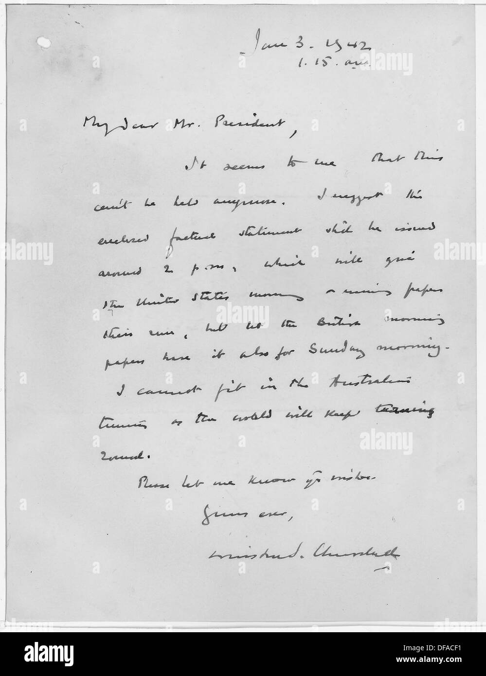Winston Churchill scrisse una lettera al presidente Franklin D. Roosevelt discutendo lo stato della guerra e condividendo pensieri sulle relazioni e la strategia internazionali durante la seconda guerra mondiale, rafforzando l'alleanza tra Regno Unito e Stati Uniti. Foto Stock