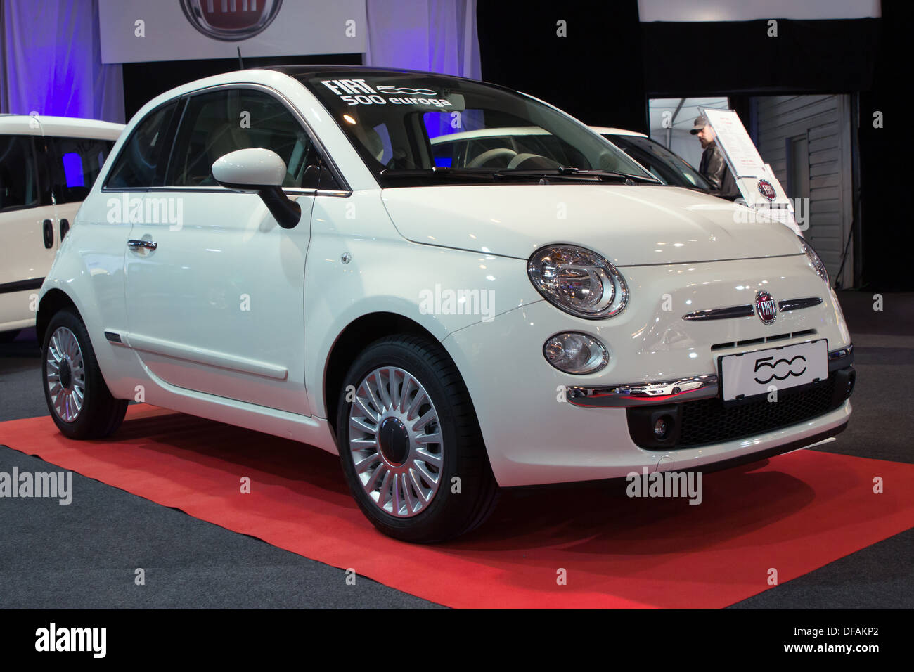 Fiat 500 veicolo (2013), la nuova versione del leggendario modello 500 del ben noto produttore di automobili italiano Foto Stock