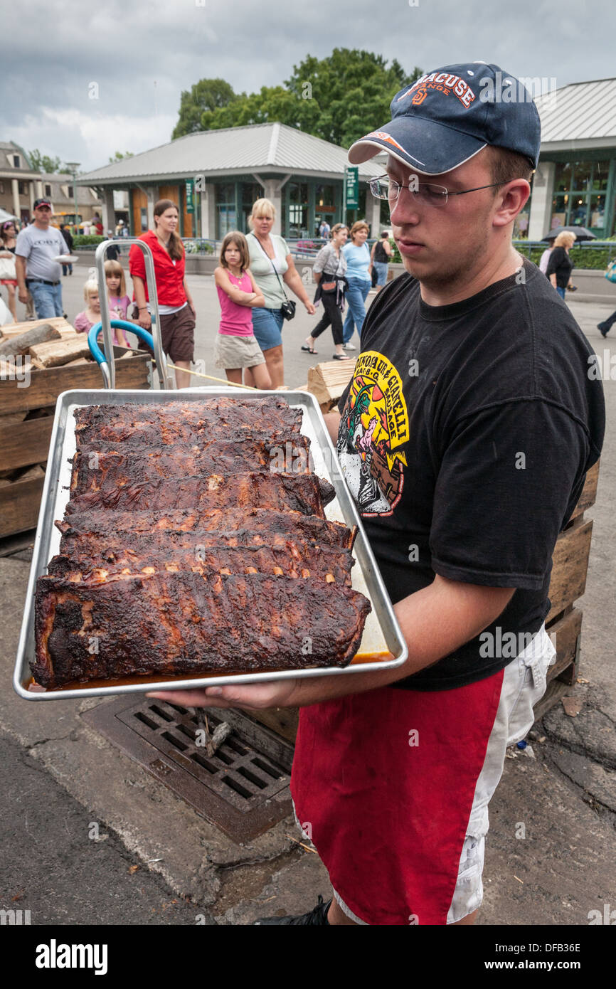 Dinosauro barbecue costolette, Grande New York State Fair Foto Stock